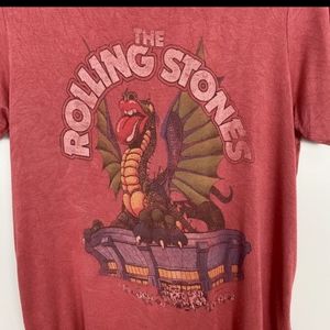 DAYDREAMER Rolling Stones dragon arena graphic tee
